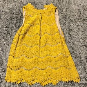 Yellow top size medium